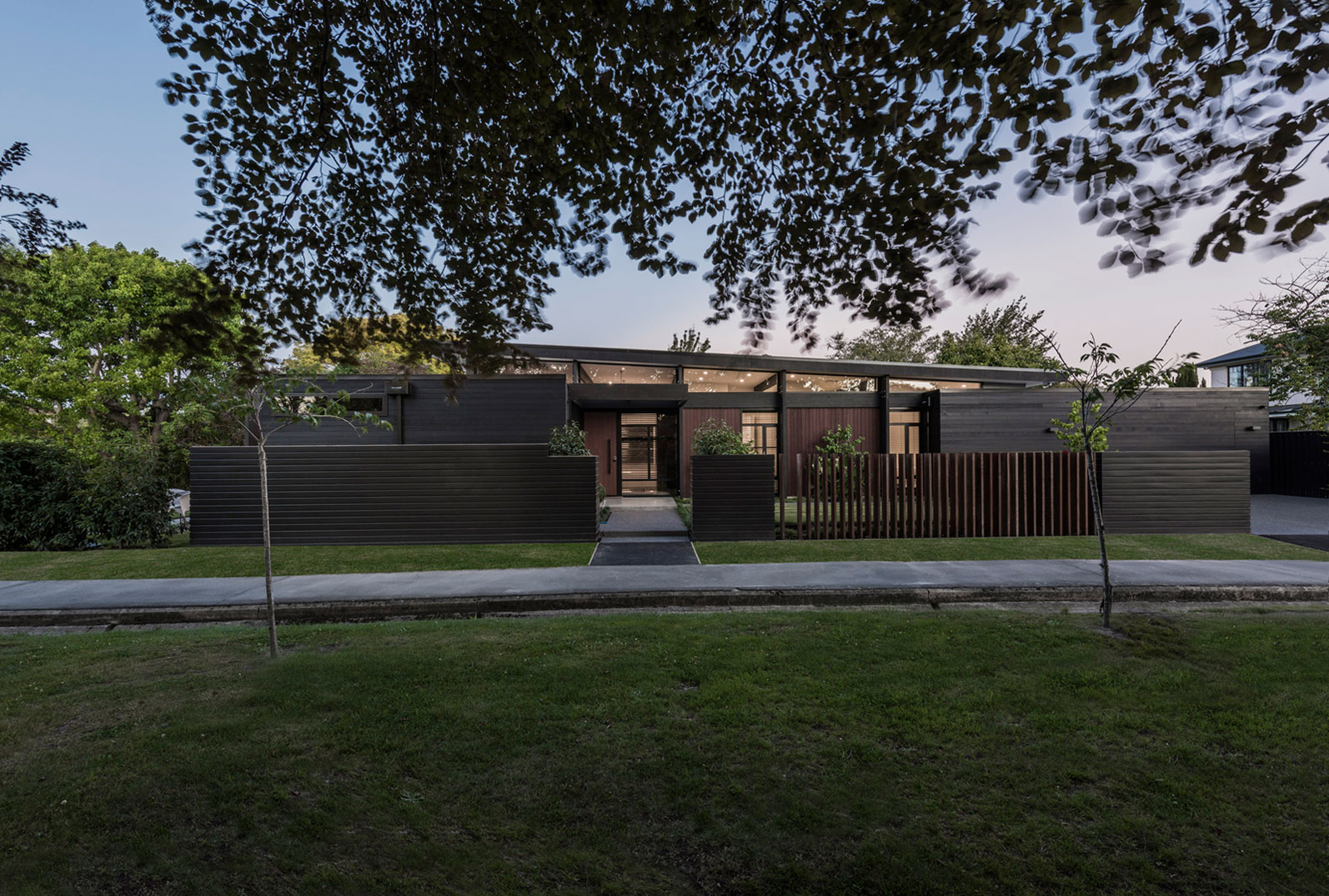 A Modern L-Shaped House with Light and Open Interiors in Fendalton, New Zealand by Cymon Allfrey Architects Ltd (10)
