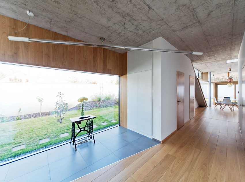 A Modern Rectangular House Impresses with a Splendid Interior and Exterior in Debrecen, Hungary by Sporaarchitects (10)