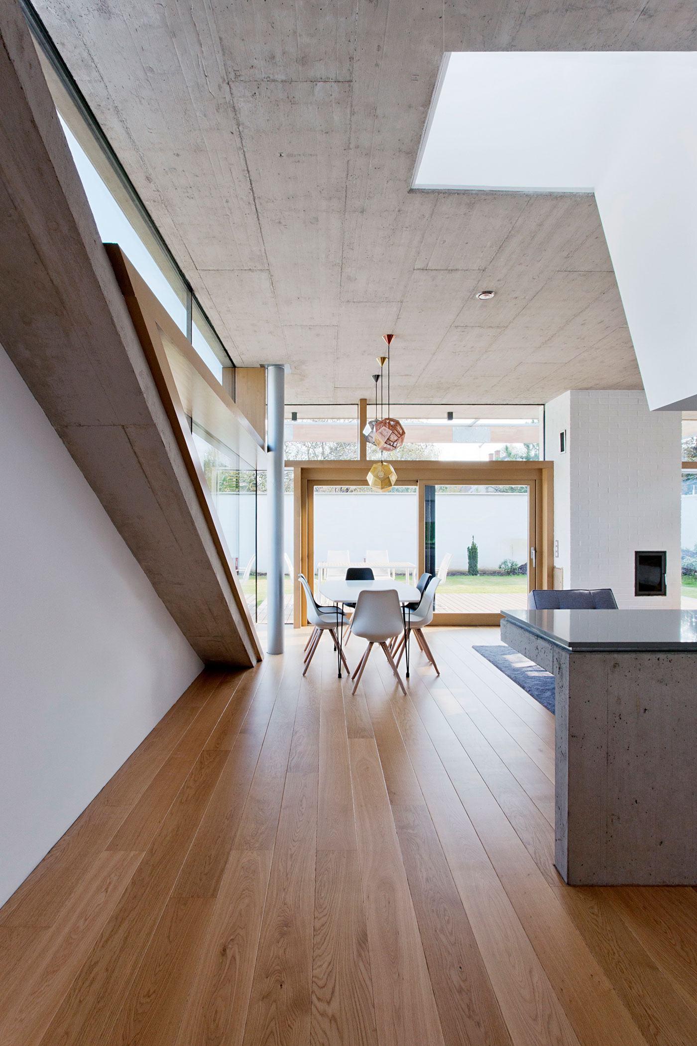 A Modern Rectangular House Impresses with a Splendid Interior and Exterior in Debrecen, Hungary by Sporaarchitects (11)