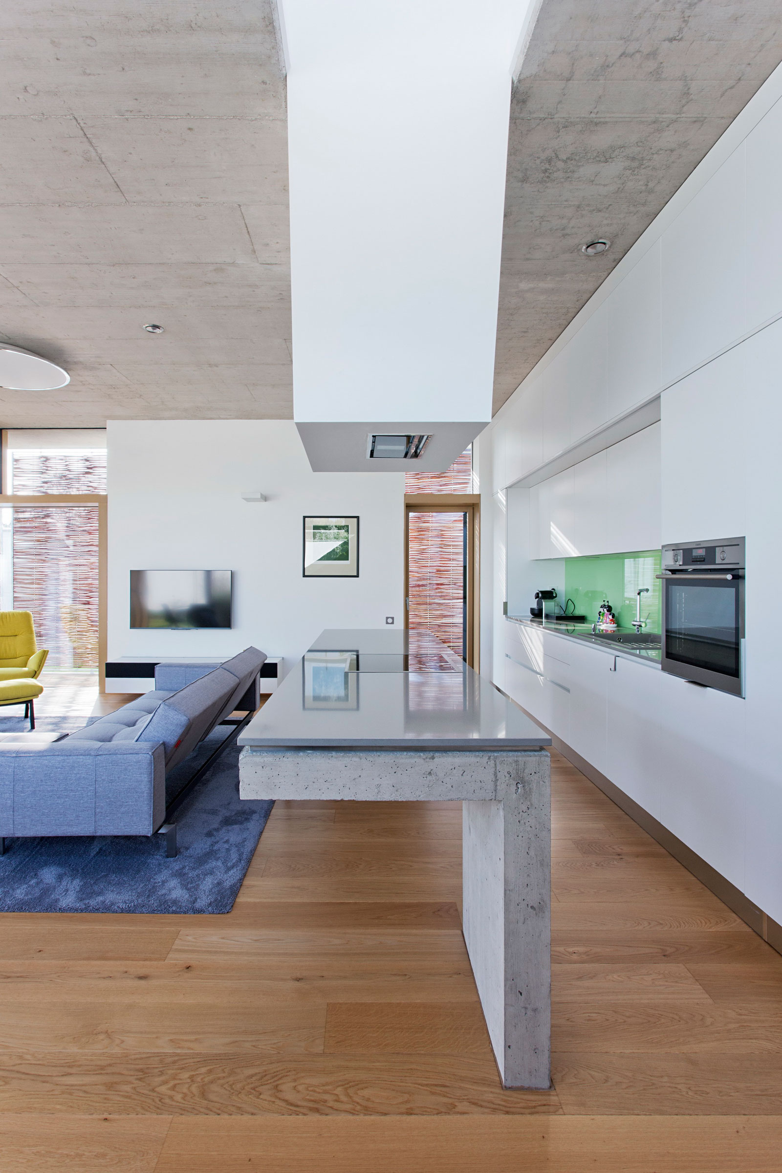 A Modern Rectangular House Impresses with a Splendid Interior and Exterior in Debrecen, Hungary by Sporaarchitects (12)