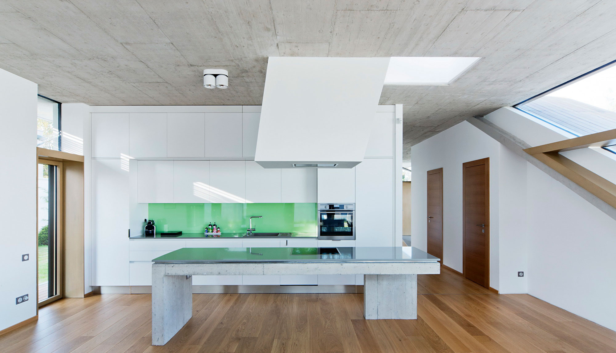A Modern Rectangular House Impresses with a Splendid Interior and Exterior in Debrecen, Hungary by Sporaarchitects (13)