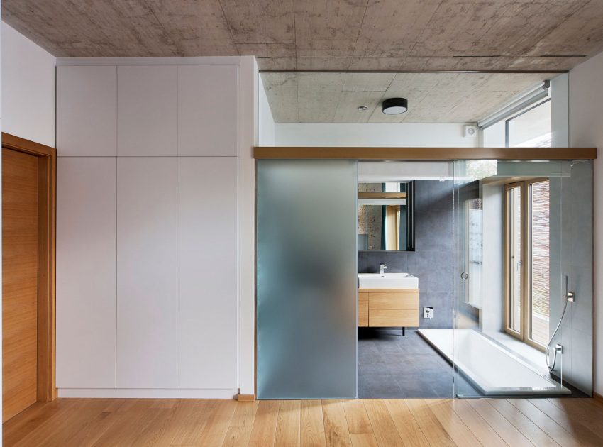 A Modern Rectangular House Impresses with a Splendid Interior and Exterior in Debrecen, Hungary by Sporaarchitects (16)