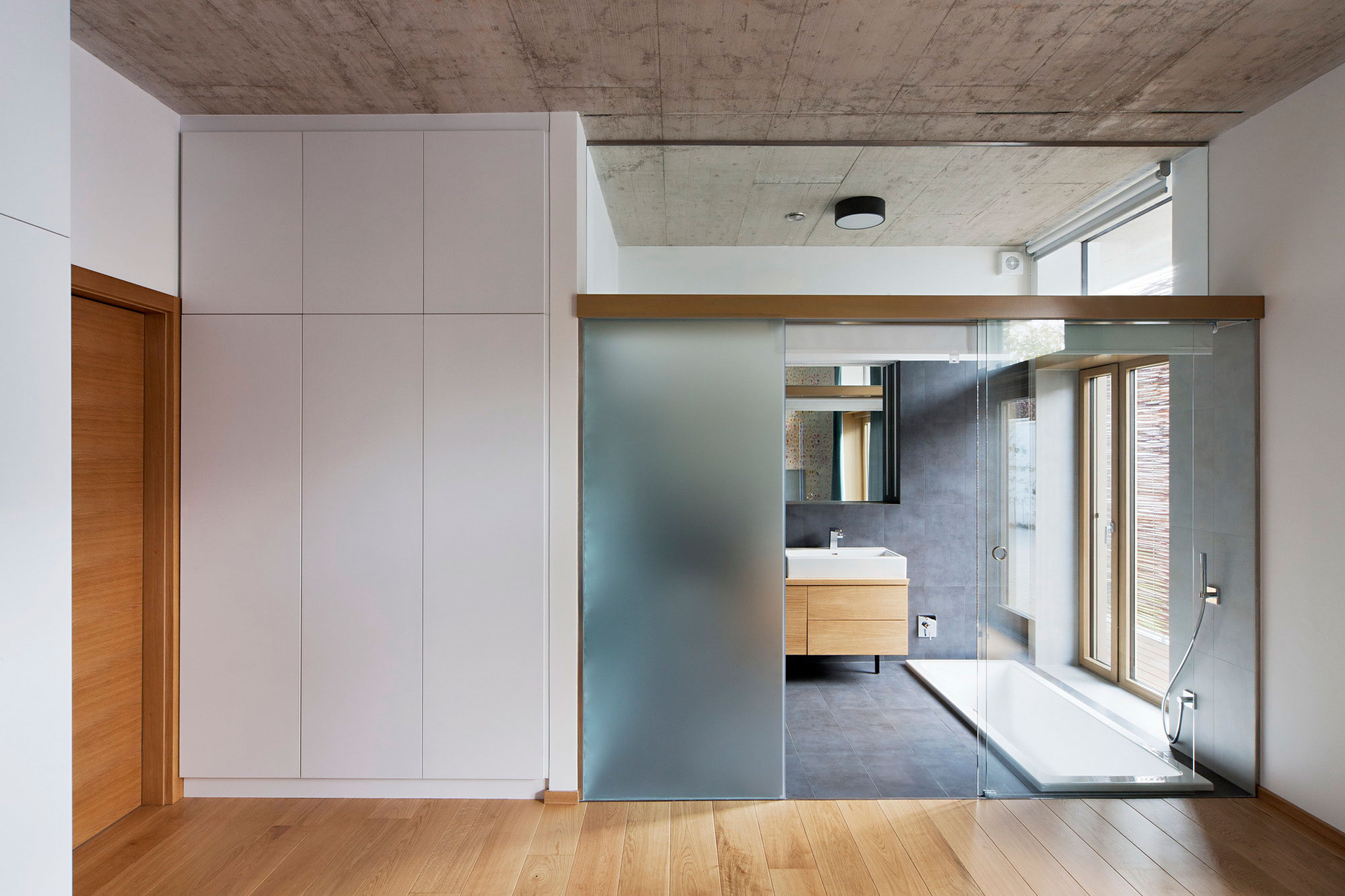 A Modern Rectangular House Impresses with a Splendid Interior and Exterior in Debrecen, Hungary by Sporaarchitects (16)