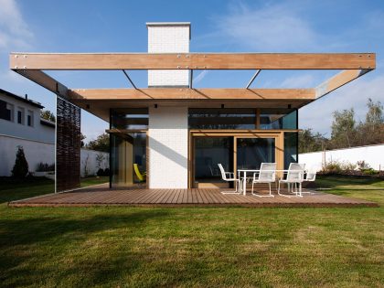 A Modern Rectangular House Impresses with a Splendid Interior and Exterior in Debrecen, Hungary by Sporaarchitects (2)