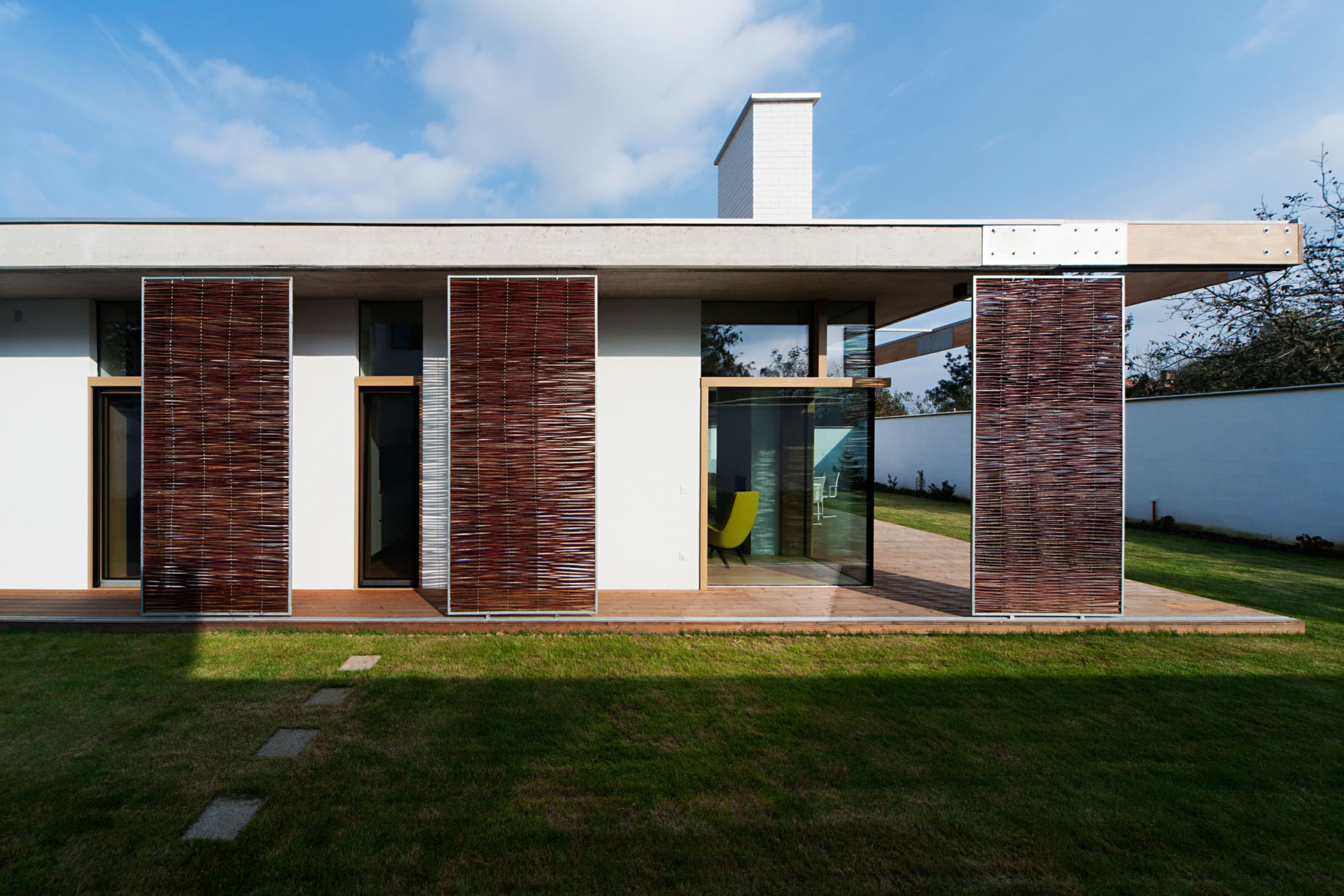 A Modern Rectangular House Impresses with a Splendid Interior and Exterior in Debrecen, Hungary by Sporaarchitects (4)