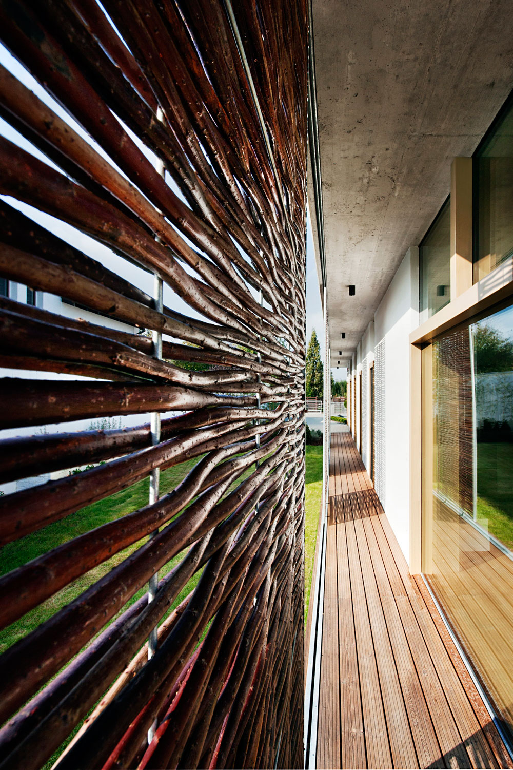 A Modern Rectangular House Impresses with a Splendid Interior and Exterior in Debrecen, Hungary by Sporaarchitects (8)