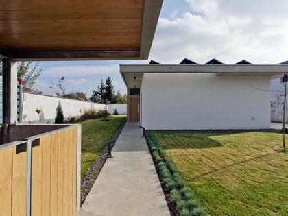 A Modern Rectangular House Impresses with a Splendid Interior and Exterior in Debrecen, Hungary by Sporaarchitects (9)