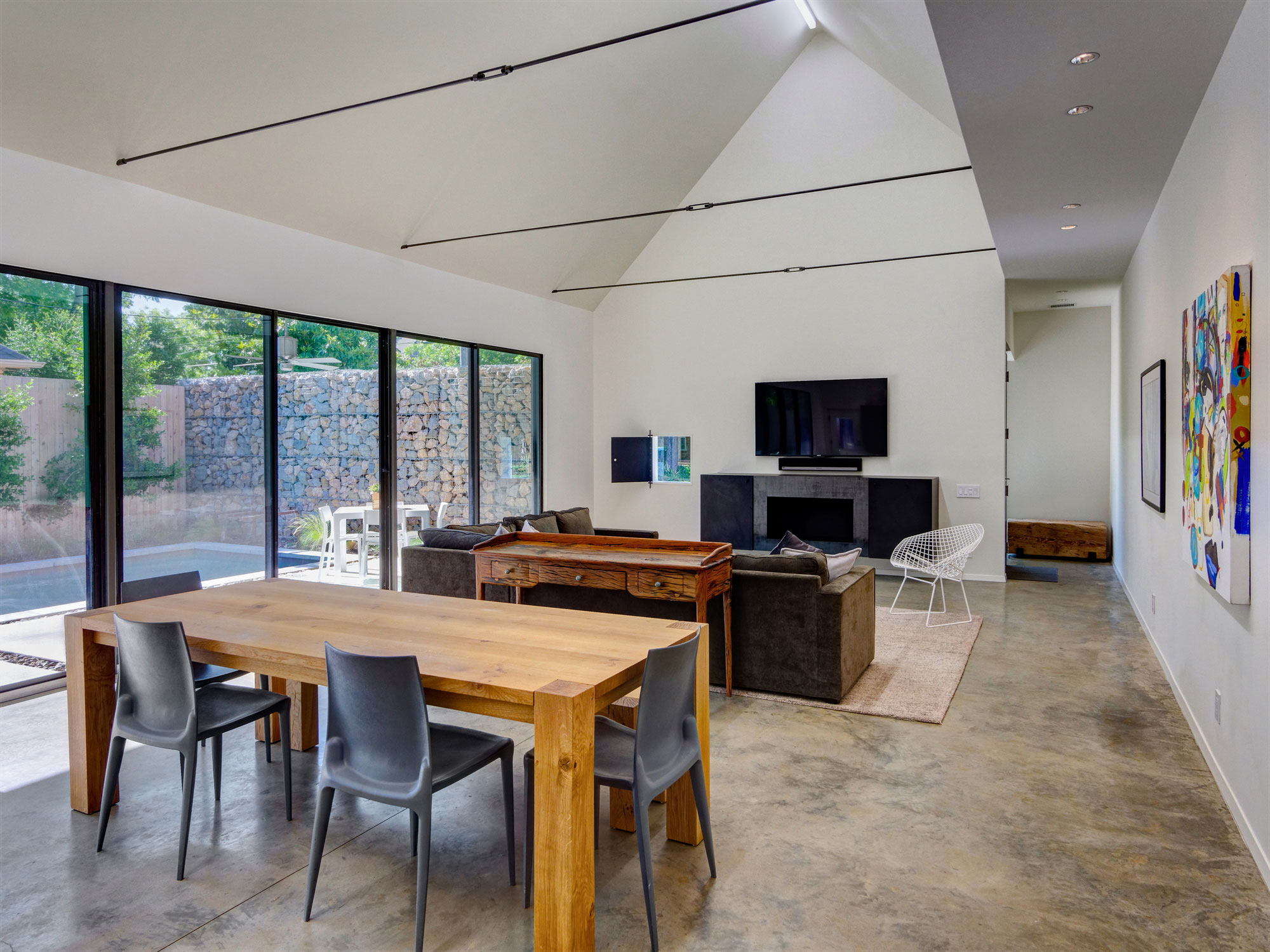 A Modest Single-Family House Made of Recycled Materials in Dallas by Buchanan Architecture (10)