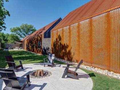 A Modest Single-Family House Made of Recycled Materials in Dallas by Buchanan Architecture (4)