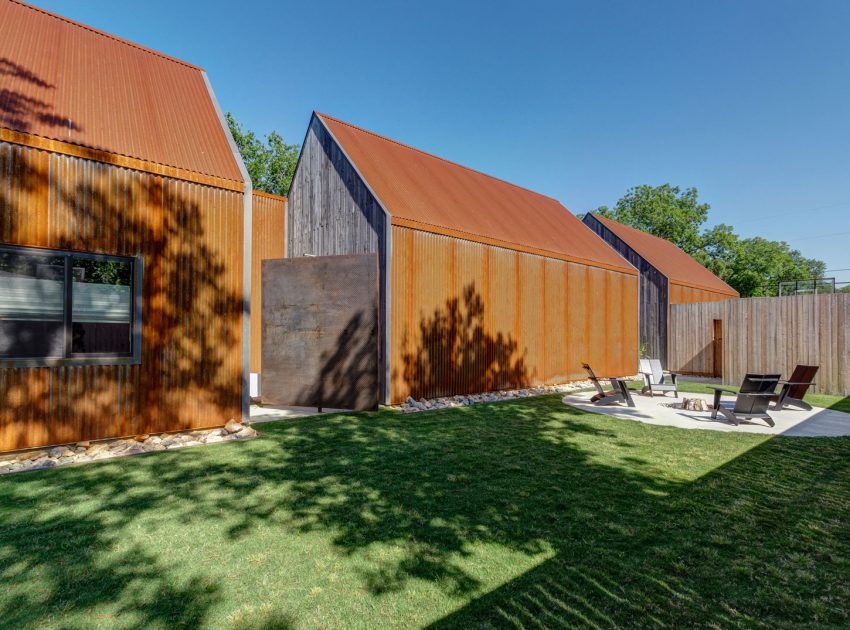 A Modest Single-Family House Made of Recycled Materials in Dallas by Buchanan Architecture (5)