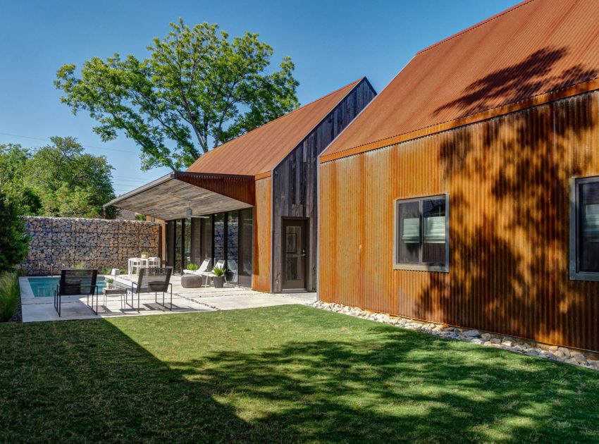 A Modest Single-Family House Made of Recycled Materials in Dallas by Buchanan Architecture (6)