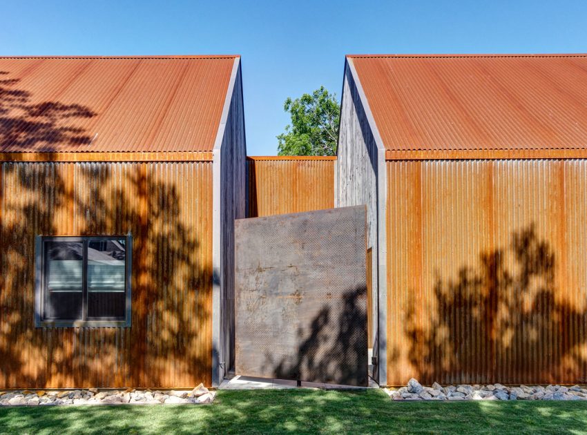 A Modest Single-Family House Made of Recycled Materials in Dallas by Buchanan Architecture (7)