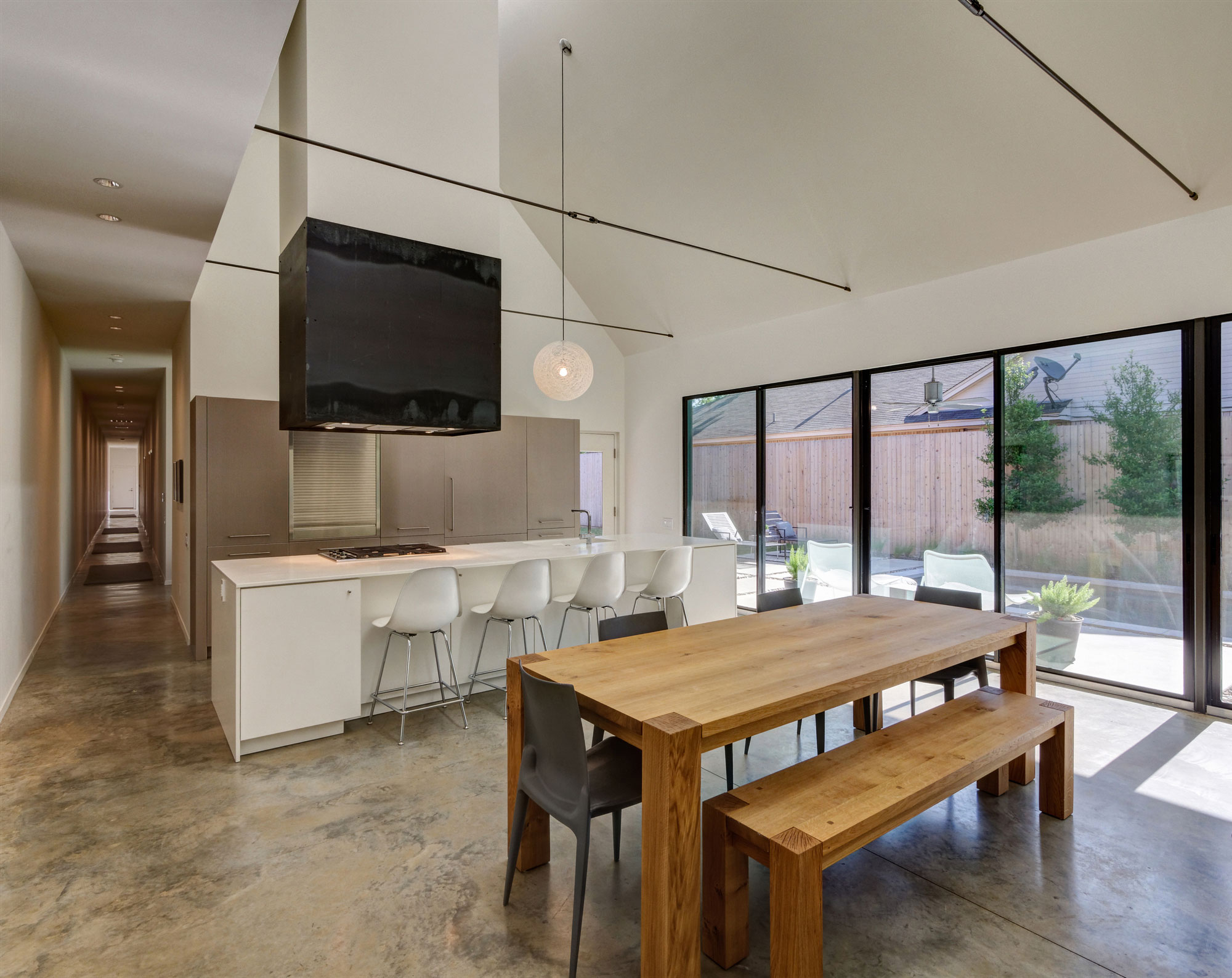 A Modest Single-Family House Made of Recycled Materials in Dallas by Buchanan Architecture (9)