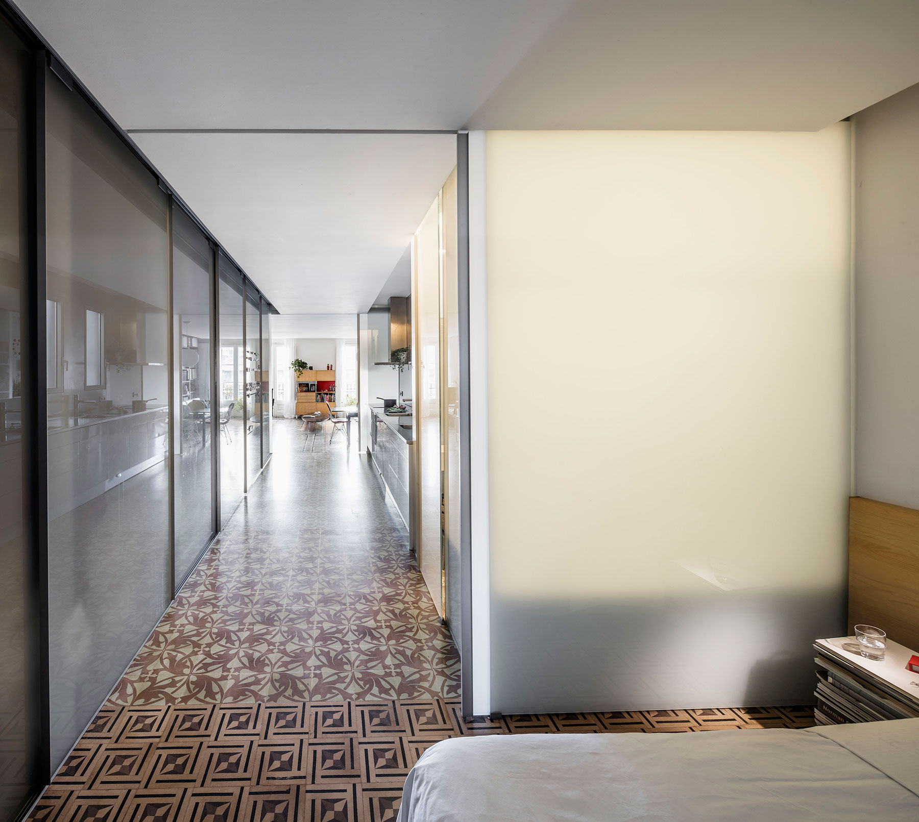 A Peaceful and Comfortable Apartment with Bright Environment in Eixample, Barcelona by NARCH (6)