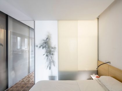 A Peaceful and Comfortable Apartment with Bright Environment in Eixample, Barcelona by NARCH (7)