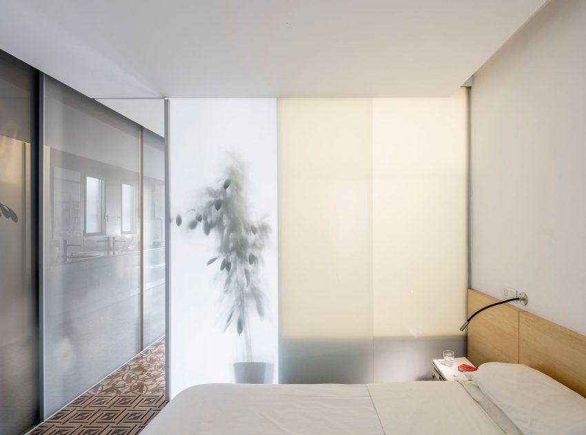 A Peaceful and Comfortable Apartment with Bright Environment in Eixample, Barcelona by NARCH (7)