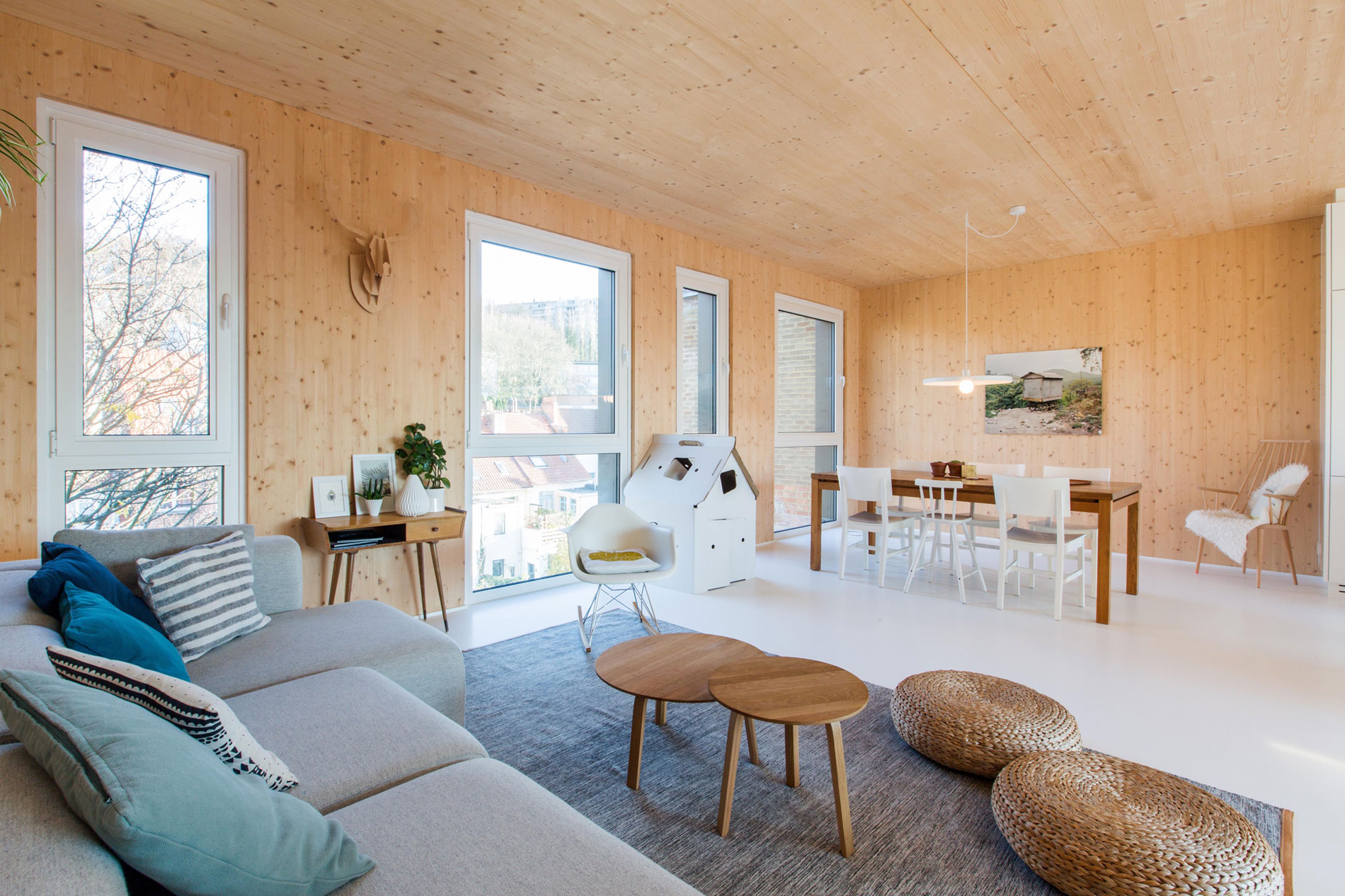 A Playful and Modern Wooden Home Packed with Elegant Interiors in Brussels, Belgium by SPOTLESS ARCHITECTURE (11)