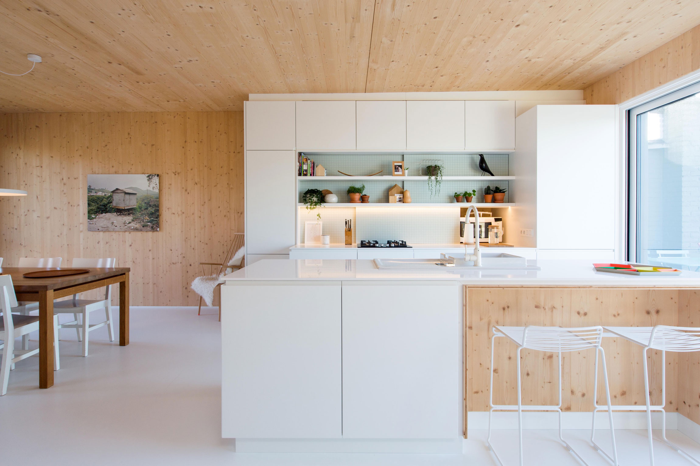 A Playful and Modern Wooden Home Packed with Elegant Interiors in Brussels, Belgium by SPOTLESS ARCHITECTURE (15)