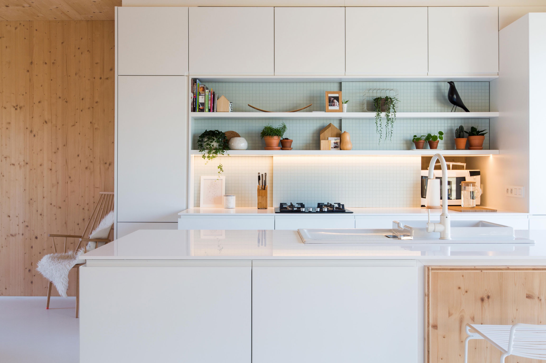 A Playful and Modern Wooden Home Packed with Elegant Interiors in Brussels, Belgium by SPOTLESS ARCHITECTURE (16)