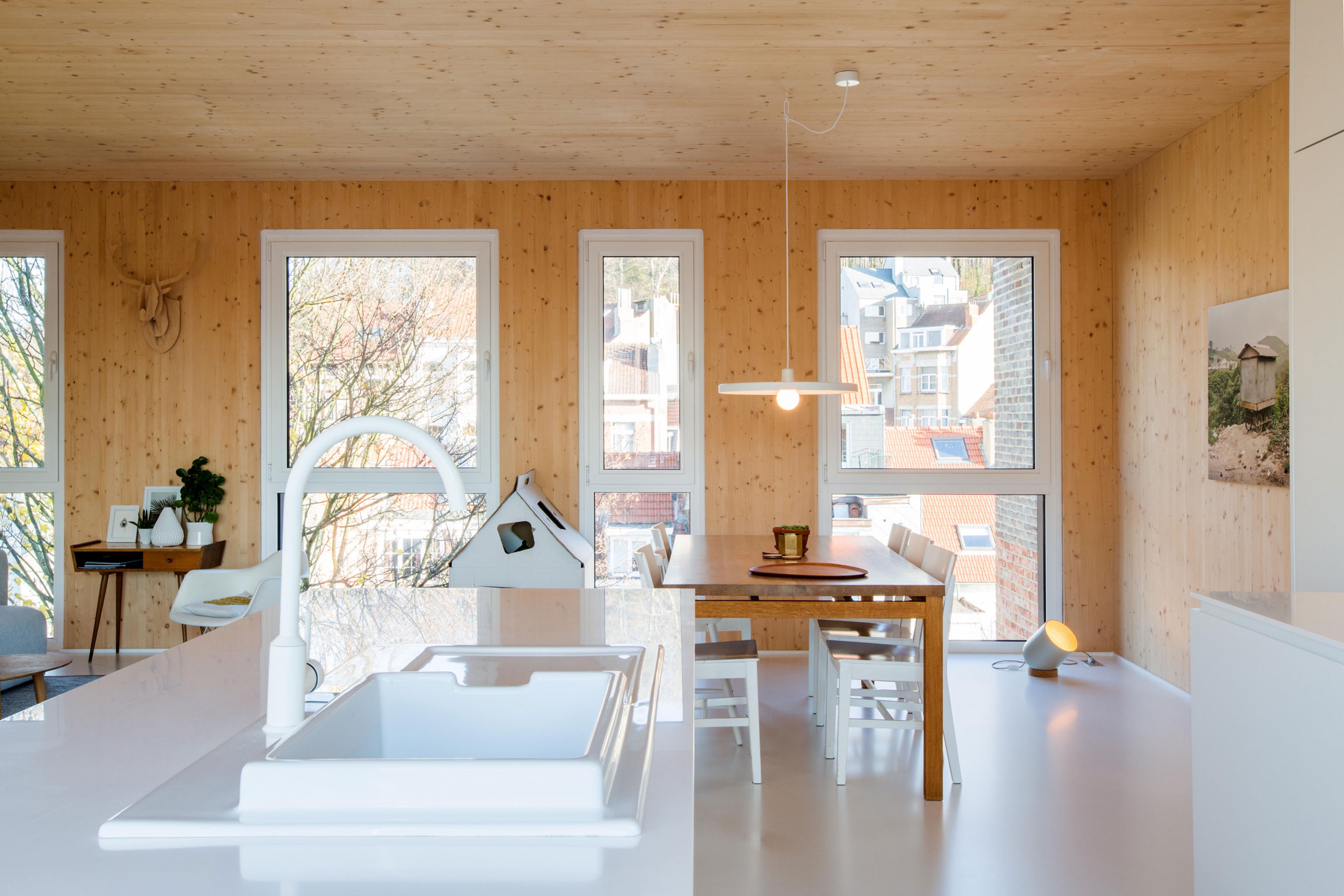 A Playful and Modern Wooden Home Packed with Elegant Interiors in Brussels, Belgium by SPOTLESS ARCHITECTURE (21)