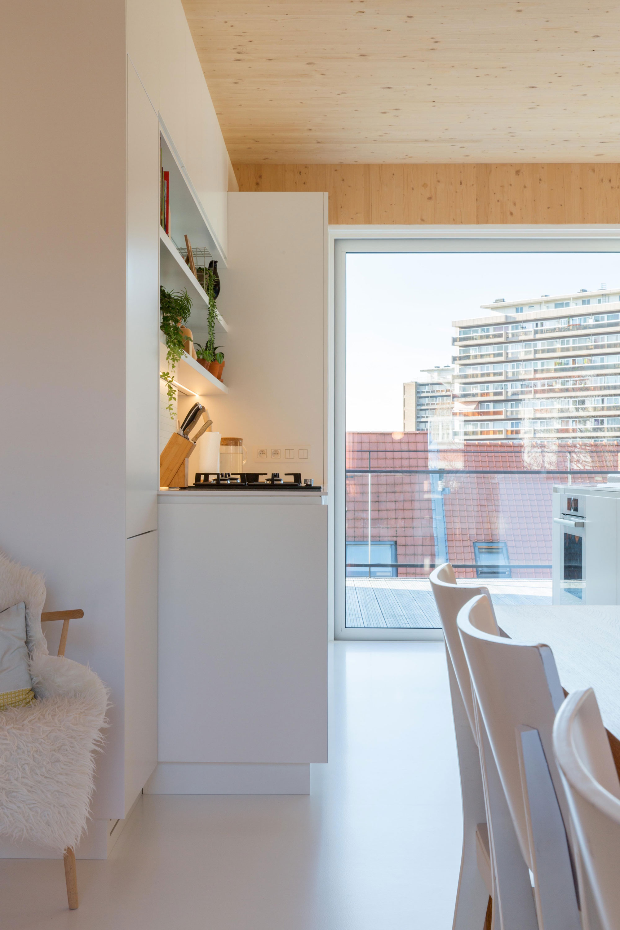 A Playful and Modern Wooden Home Packed with Elegant Interiors in Brussels, Belgium by SPOTLESS ARCHITECTURE (29)