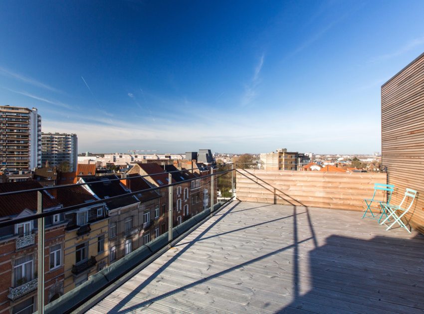 A Playful and Modern Wooden Home Packed with Elegant Interiors in Brussels, Belgium by SPOTLESS ARCHITECTURE (4)