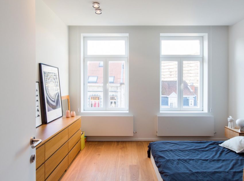 A Playful and Modern Wooden Home Packed with Elegant Interiors in Brussels, Belgium by SPOTLESS ARCHITECTURE (40)