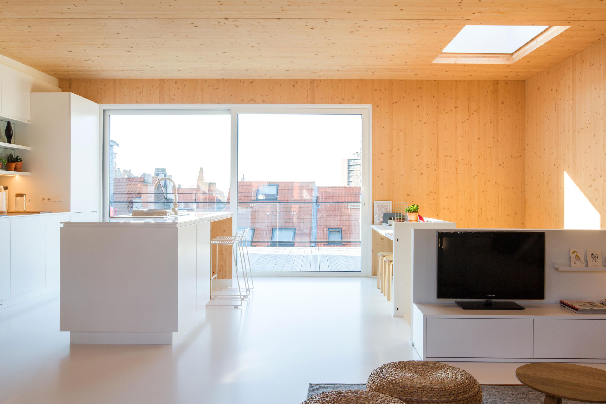 A Playful and Modern Wooden Home Packed with Elegant Interiors in Brussels, Belgium by SPOTLESS ARCHITECTURE (7)