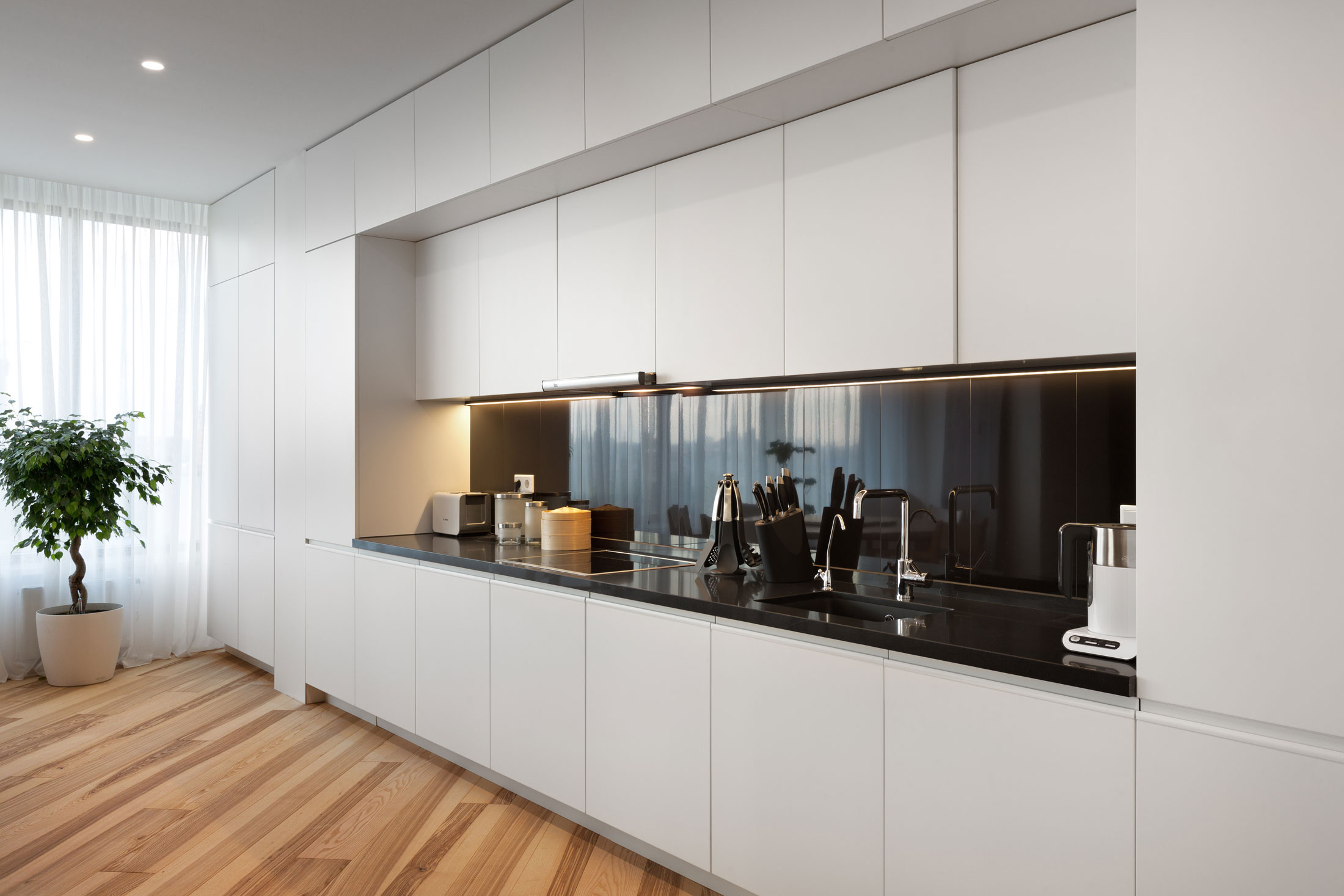 A Practical and Functional Apartment with Airy and Light Interiors in Kiev, Ukraine by Sergey Makhno Architects (10)