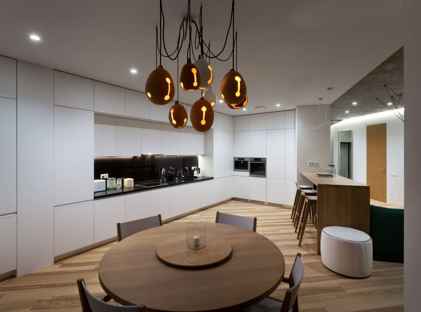 A Practical and Functional Apartment with Airy and Light Interiors in Kiev, Ukraine by Sergey Makhno Architects (12)