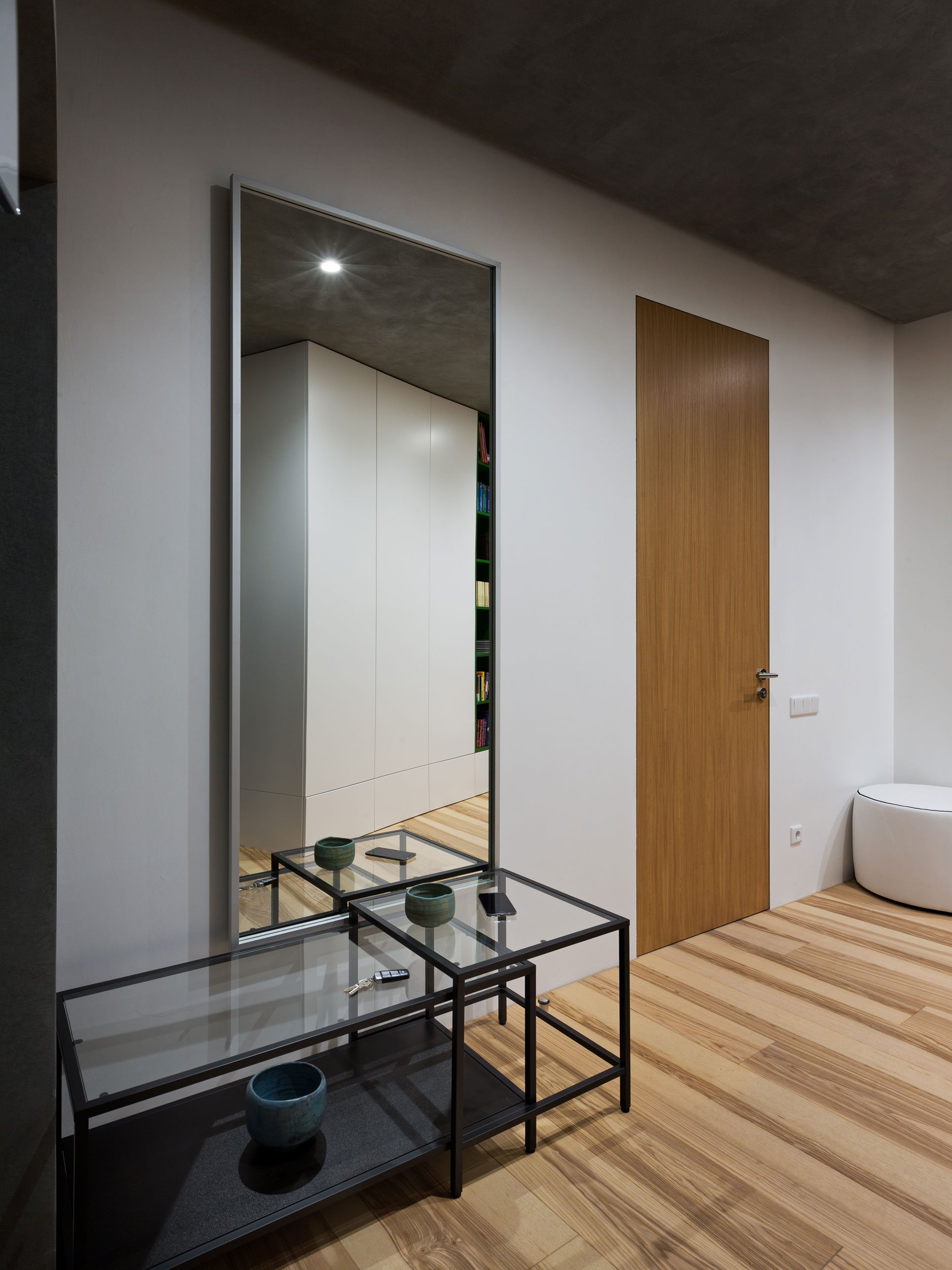 A Practical and Functional Apartment with Airy and Light Interiors in Kiev, Ukraine by Sergey Makhno Architects (7)
