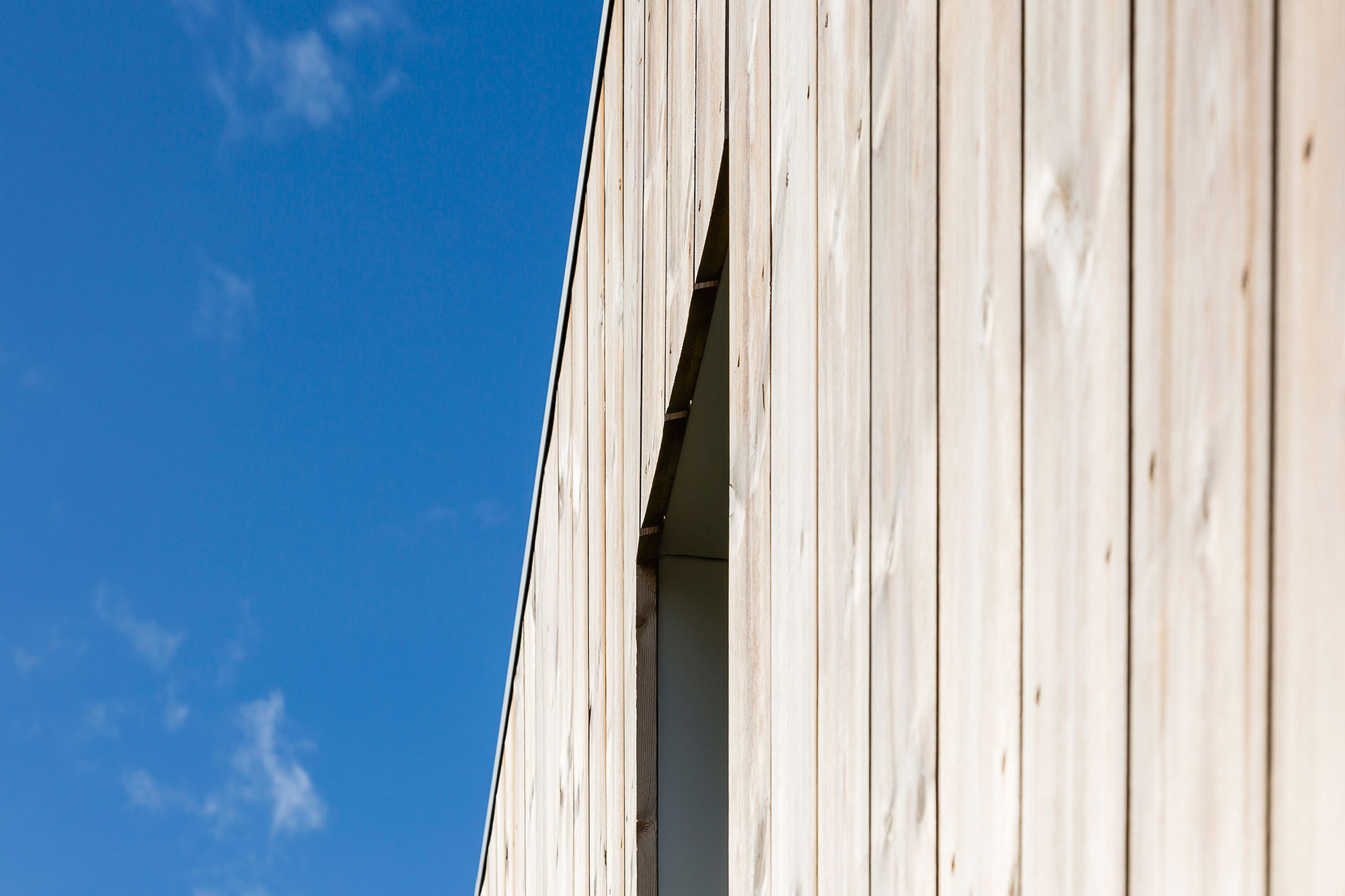 A Rundown Farmhouse Turned Into a Fascinating Contemporary Home in Sellebakk, Norway by Link Arkitektur (11)