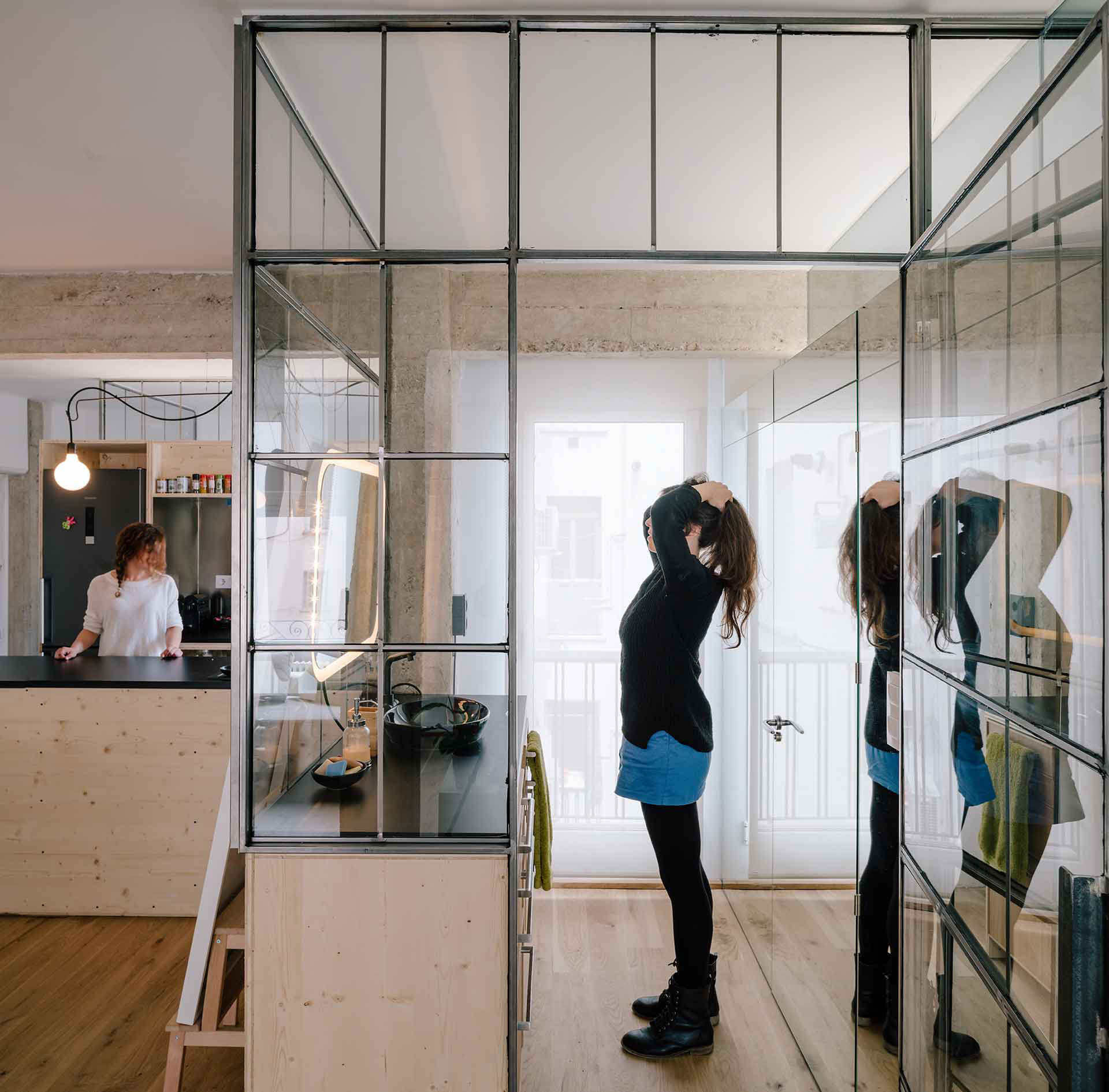 A Simple and Comfortable Apartment for a Single Woman in Madrid, Spain by Manuel Omaña (10)