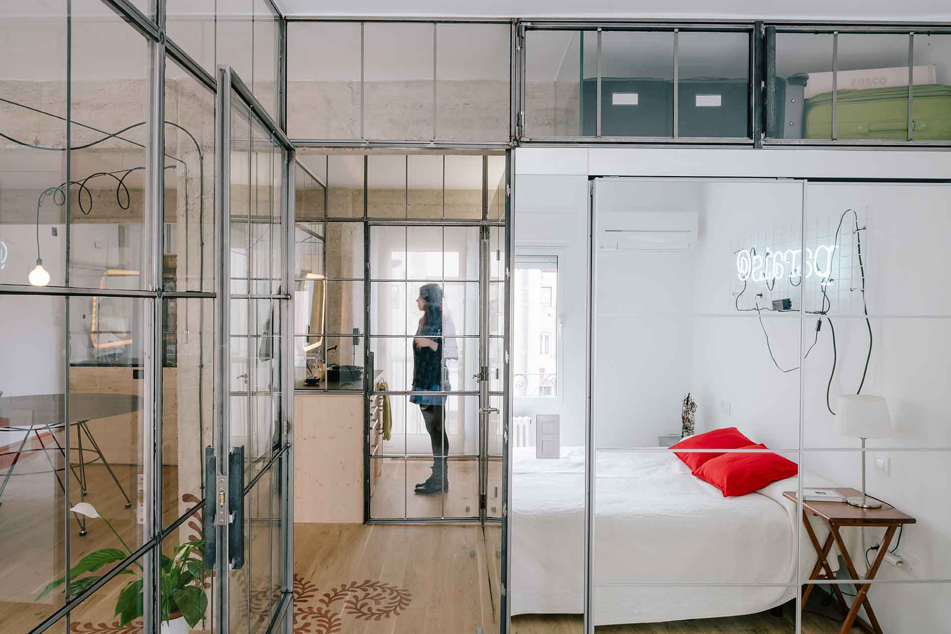 A Simple and Comfortable Apartment for a Single Woman in Madrid, Spain by Manuel Omaña (14)