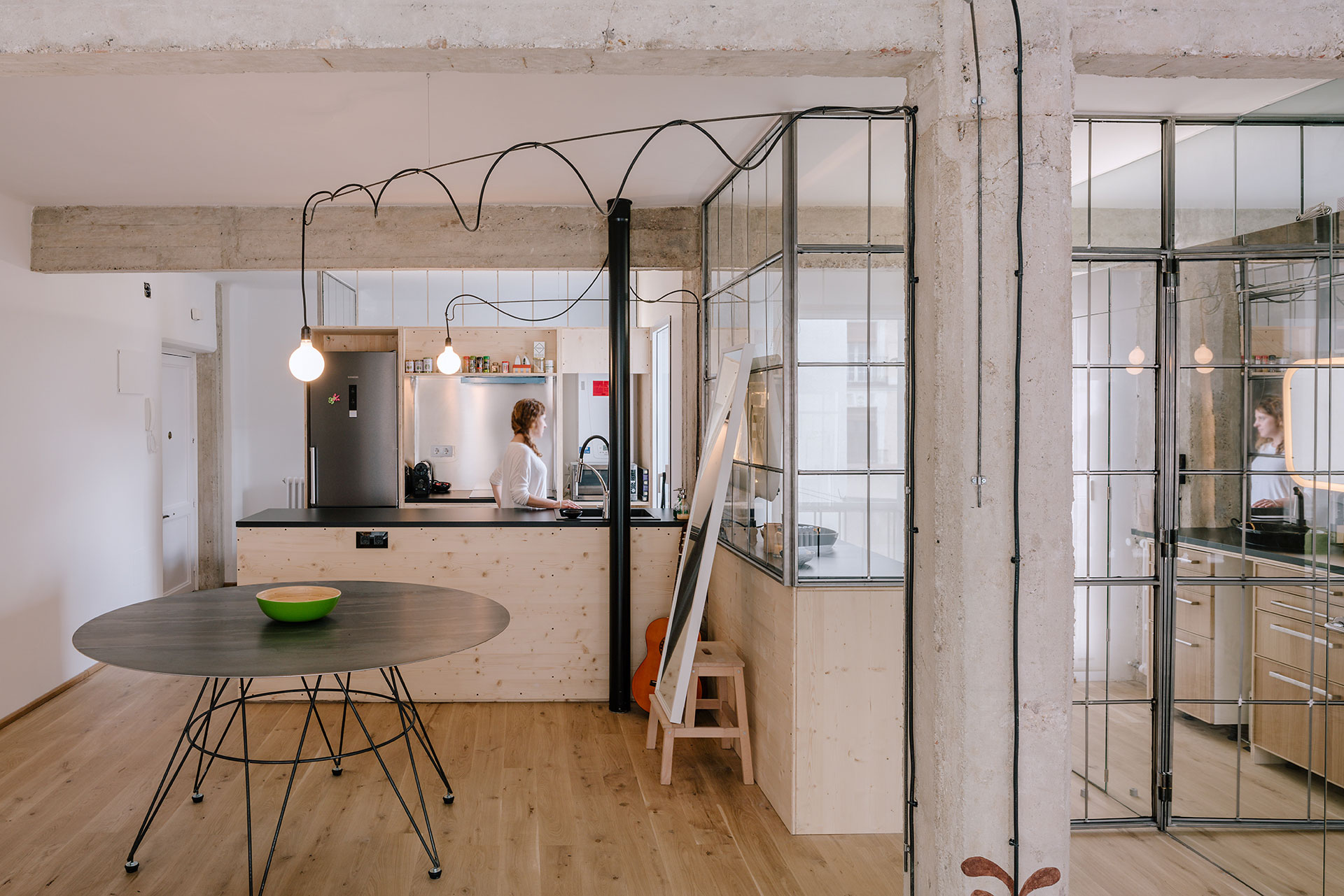 A Simple and Comfortable Apartment for a Single Woman in Madrid, Spain by Manuel Omaña (4)