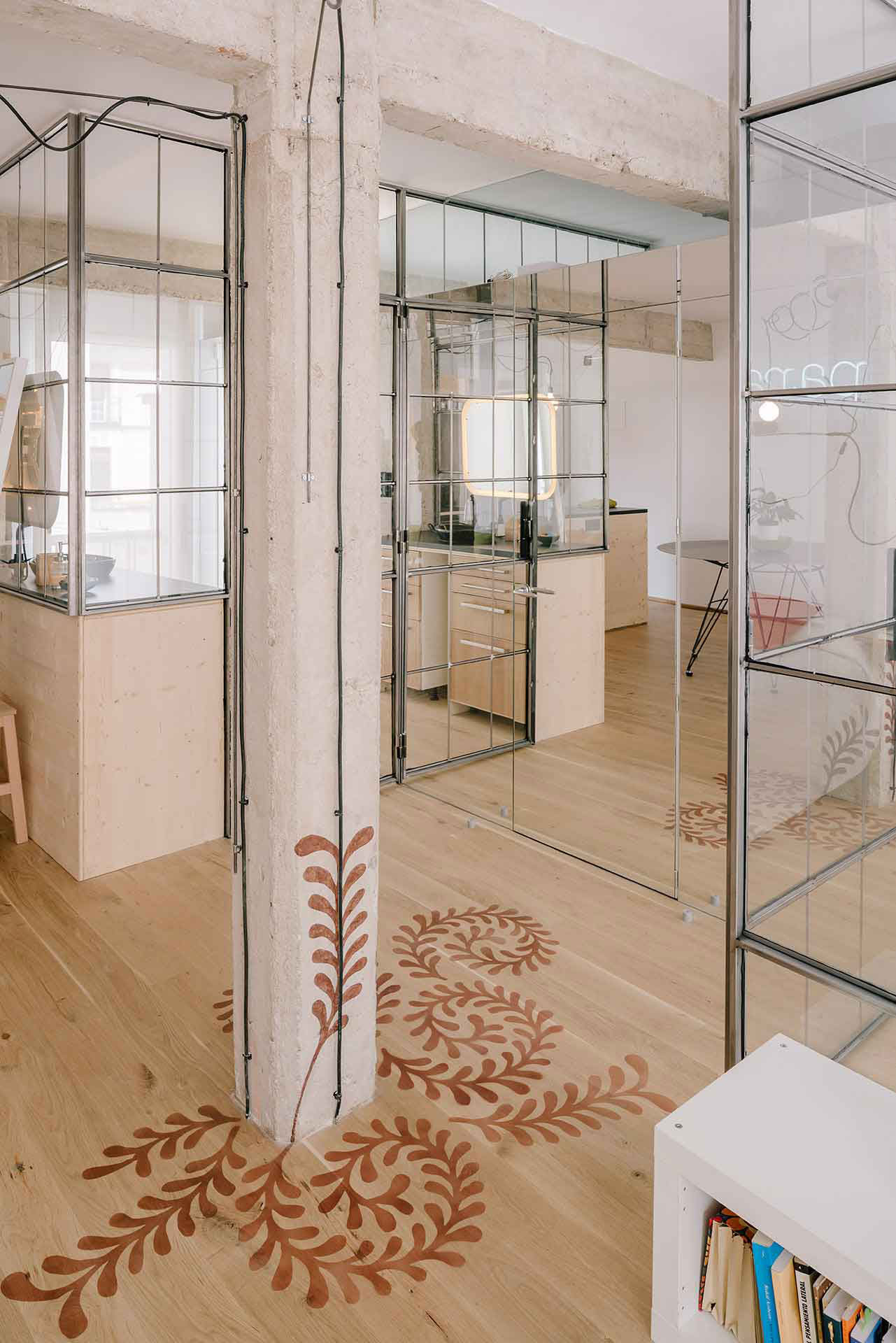 A Simple and Comfortable Apartment for a Single Woman in Madrid, Spain by Manuel Omaña (7)