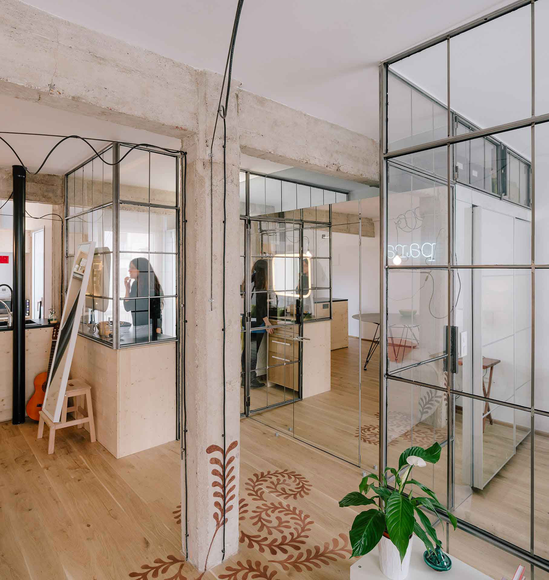 A Simple and Comfortable Apartment for a Single Woman in Madrid, Spain by Manuel Omaña (8)