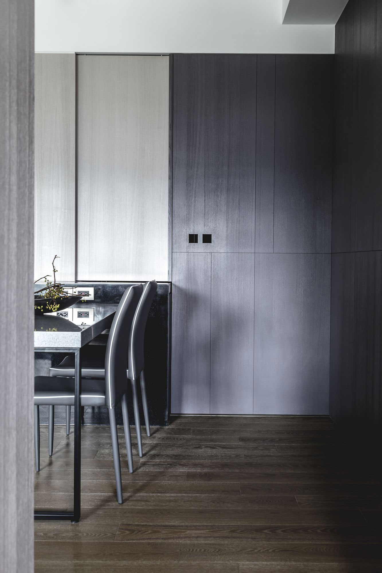 A Simple and Elegant Contemporary Apartment in Taipei City, Taiwan by Taipei Base Design Center (10)