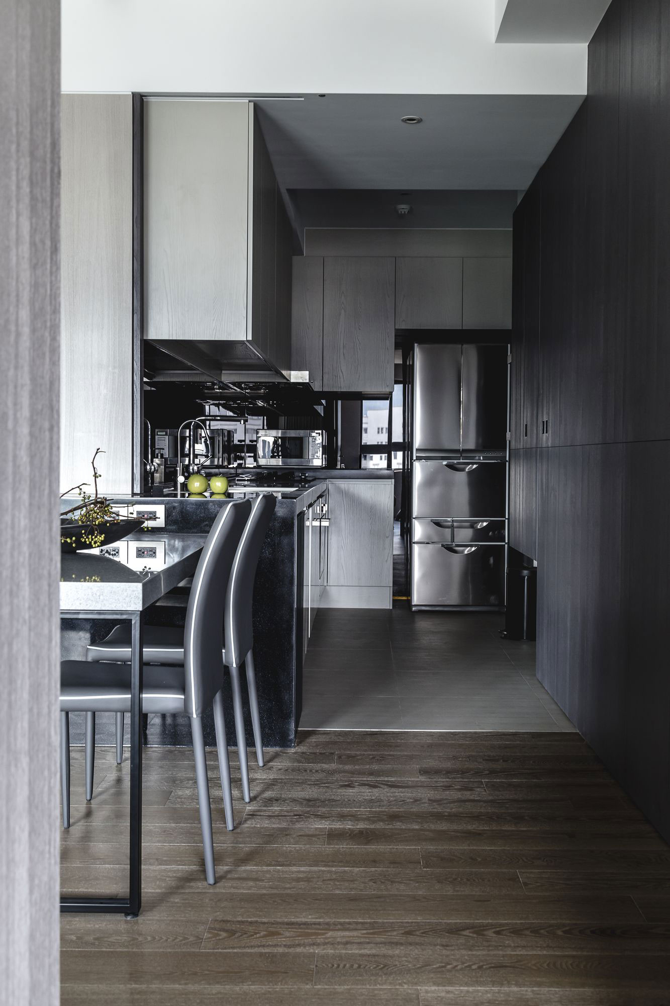 A Simple and Elegant Contemporary Apartment in Taipei City, Taiwan by Taipei Base Design Center (11)