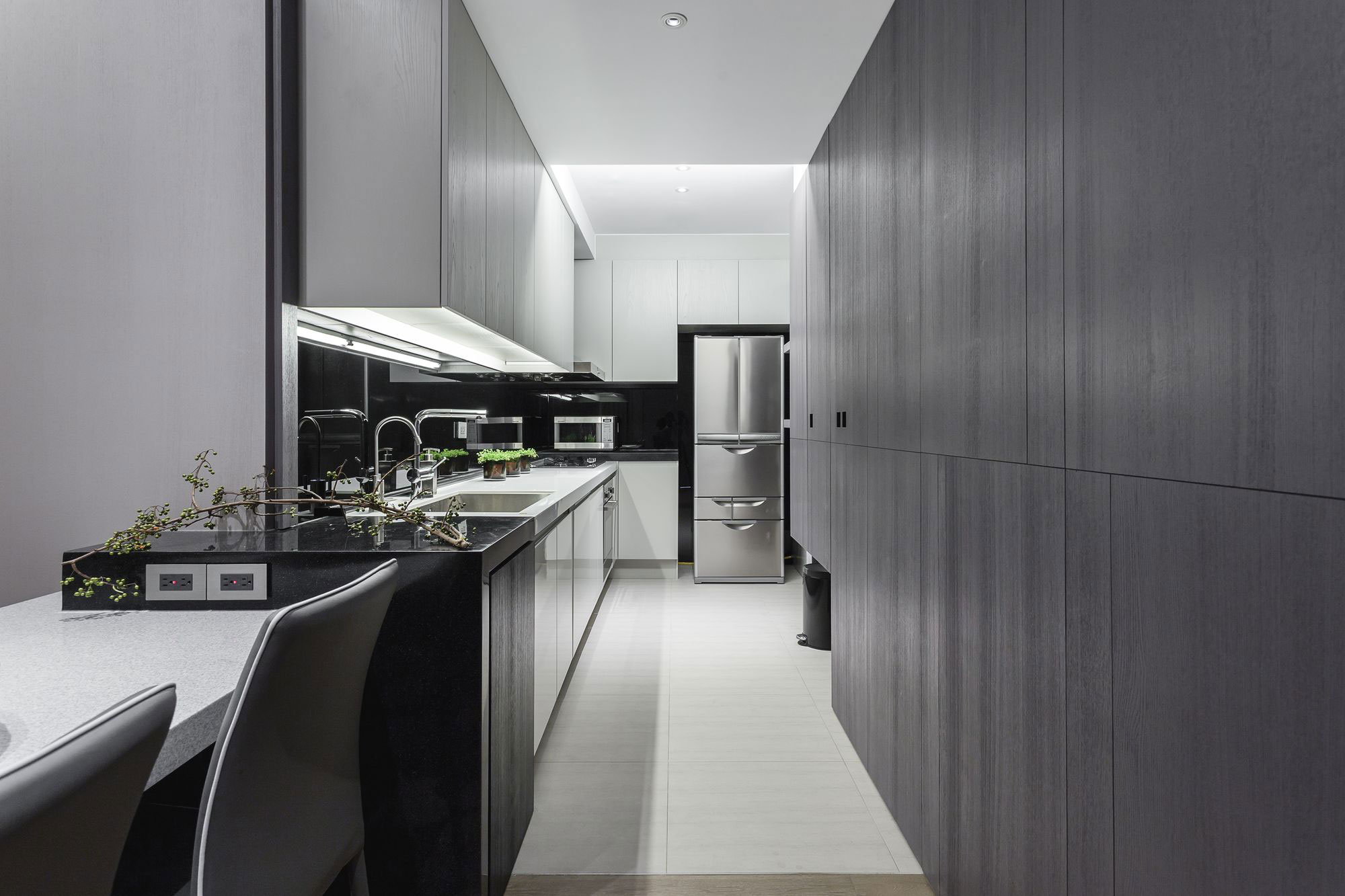 A Simple and Elegant Contemporary Apartment in Taipei City, Taiwan by Taipei Base Design Center (12)