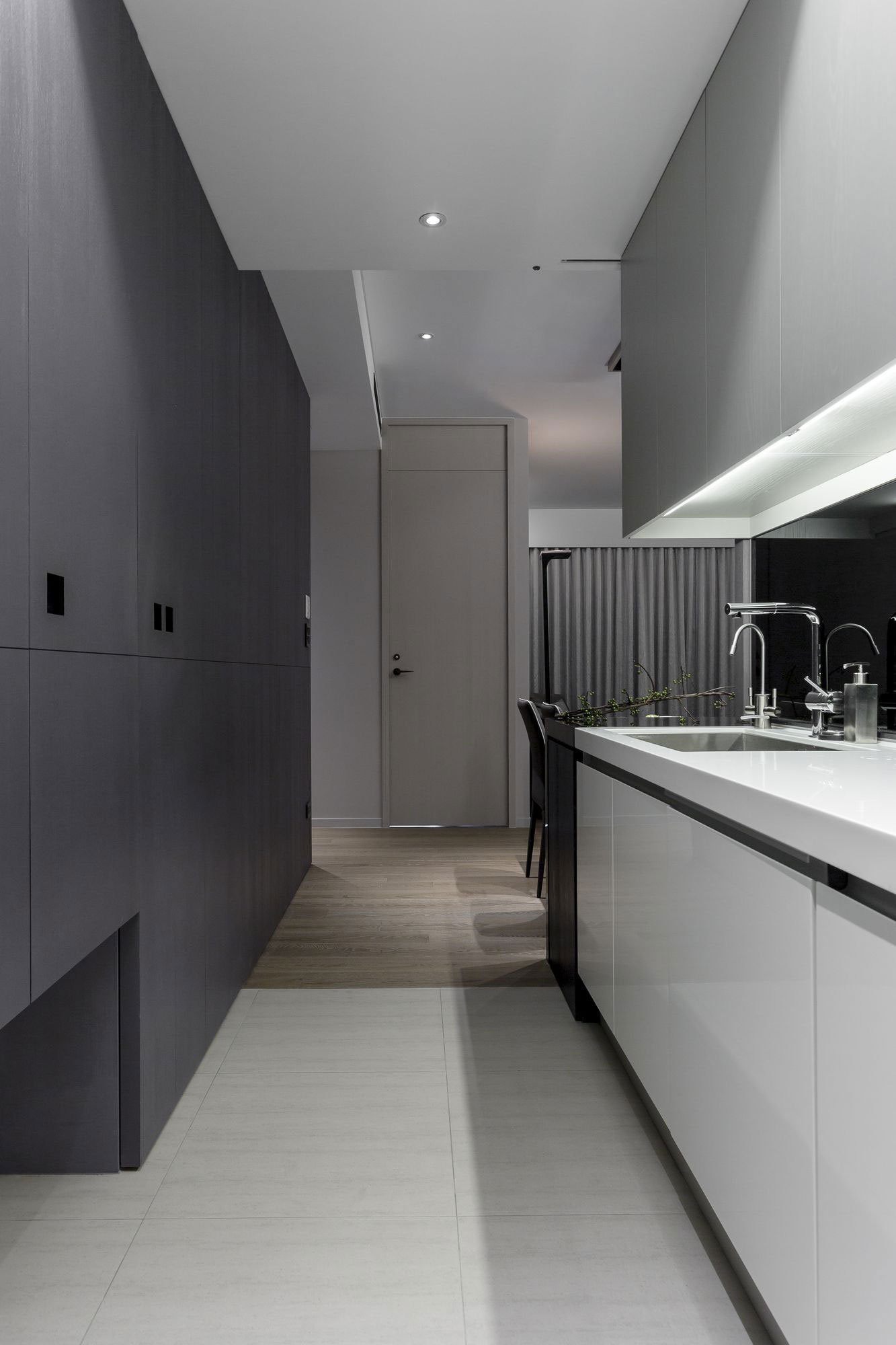A Simple and Elegant Contemporary Apartment in Taipei City, Taiwan by Taipei Base Design Center (13)