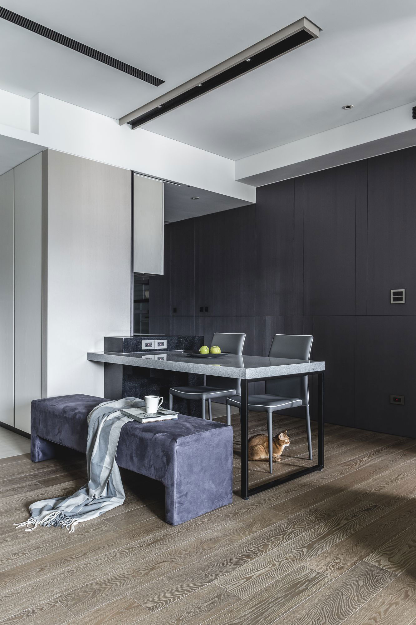 A Simple and Elegant Contemporary Apartment in Taipei City, Taiwan by Taipei Base Design Center (16)