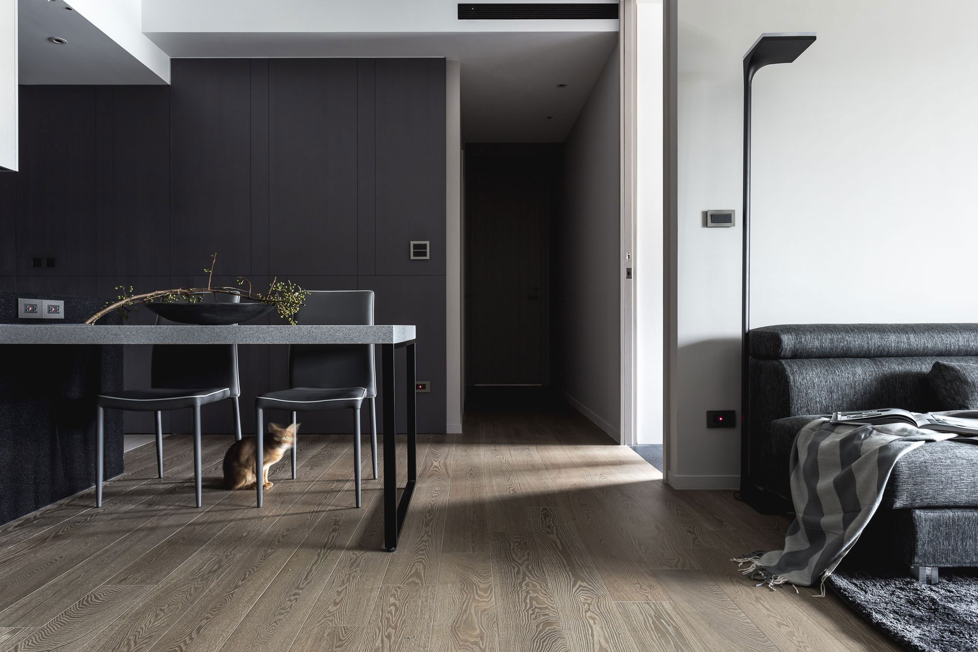 A Simple and Elegant Contemporary Apartment in Taipei City, Taiwan by Taipei Base Design Center (19)