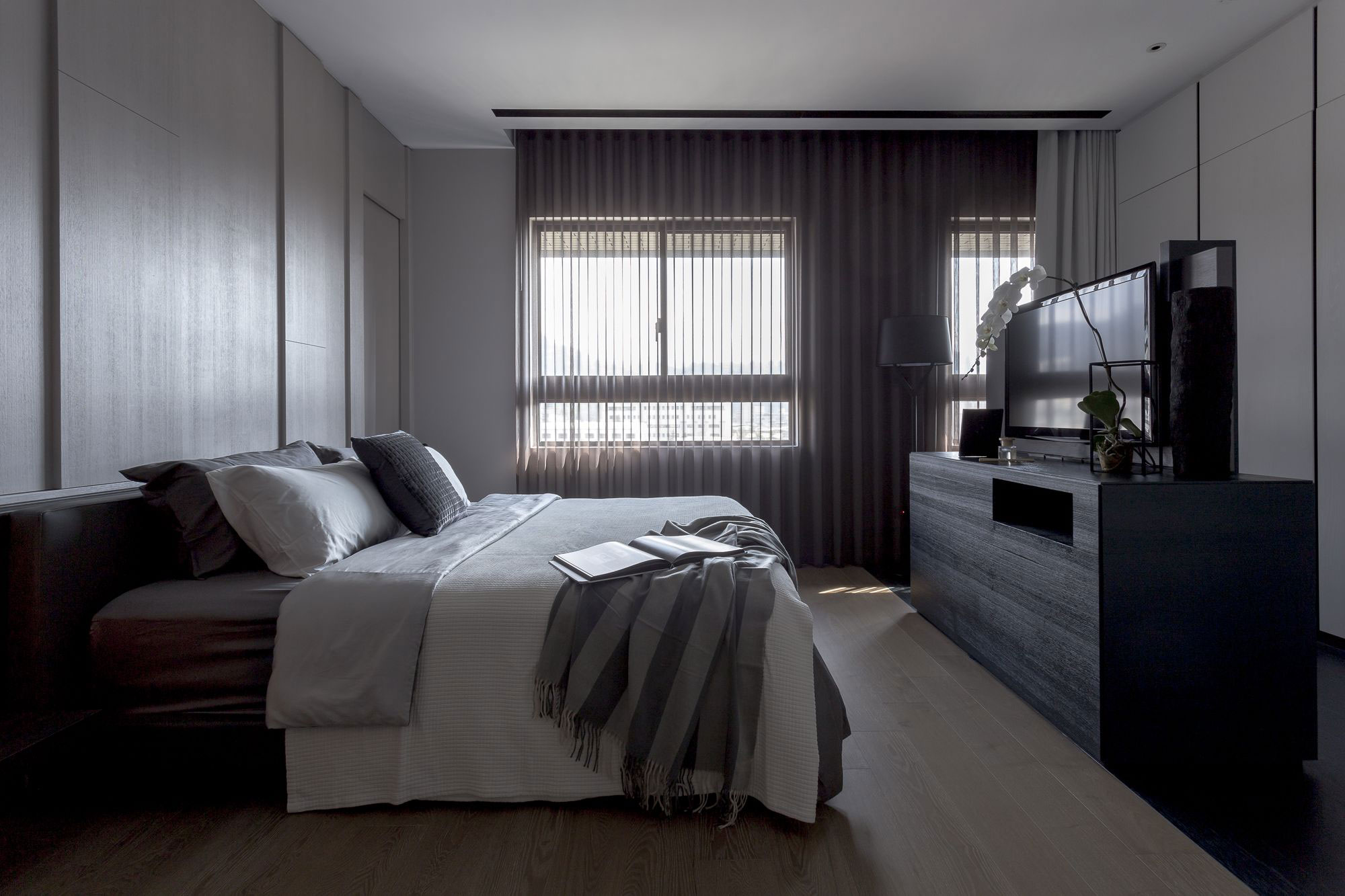 A Simple and Elegant Contemporary Apartment in Taipei City, Taiwan by Taipei Base Design Center (25)