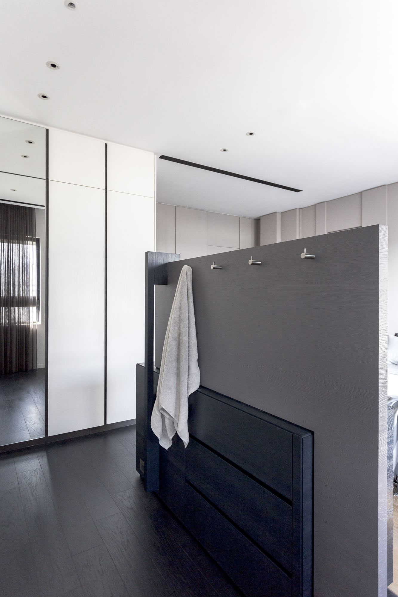 A Simple and Elegant Contemporary Apartment in Taipei City, Taiwan by Taipei Base Design Center (28)