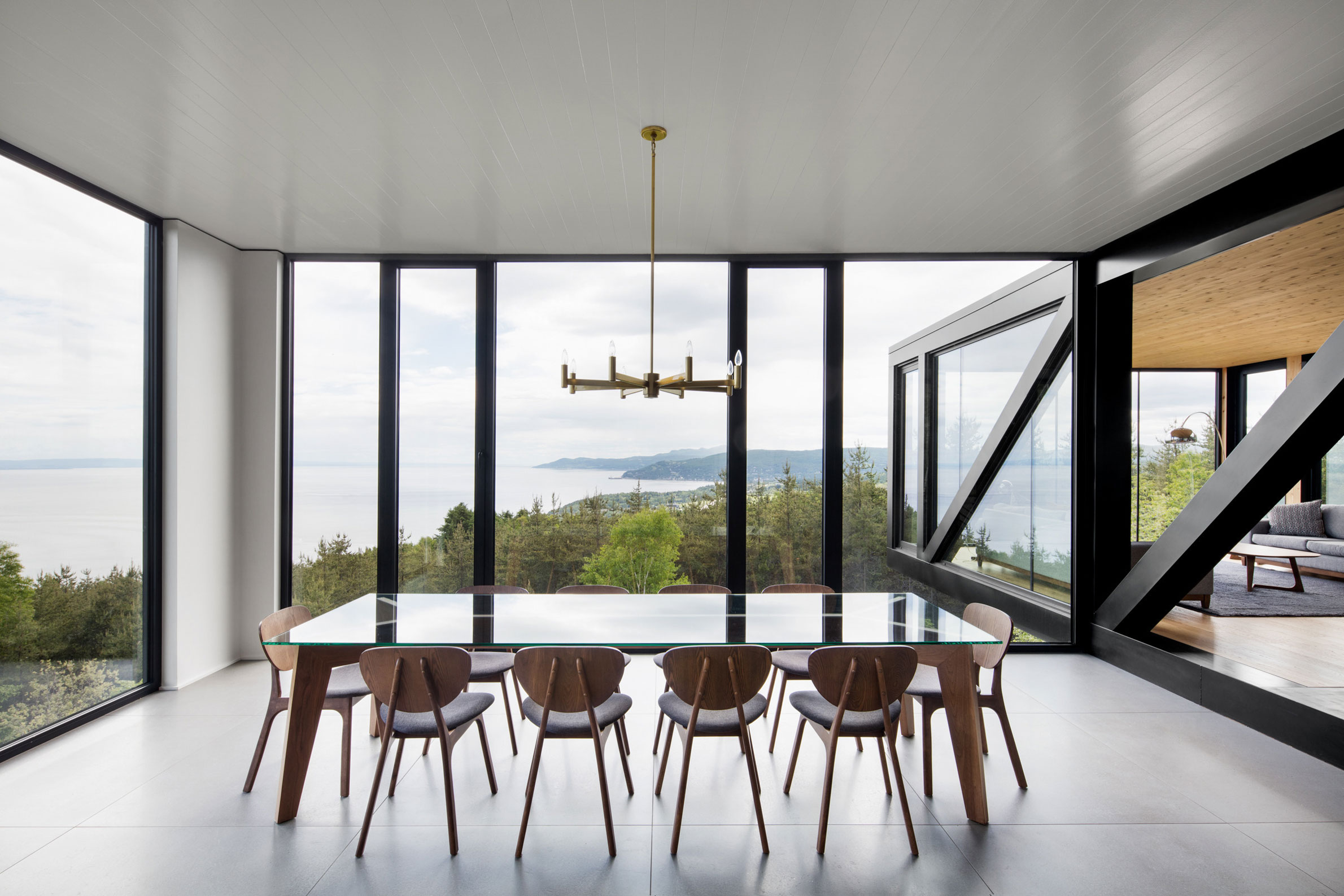 A Simple and Elegant House with Spectacular 360 Degree Views in Charlevoix by ACDF Architecture (11)