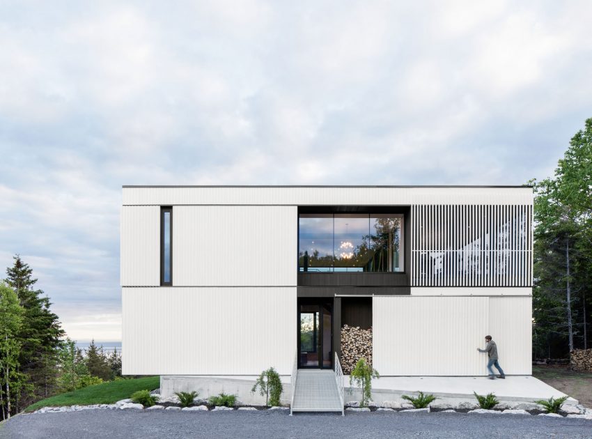 A Simple and Elegant House with Spectacular 360 Degree Views in Charlevoix by ACDF Architecture (4)