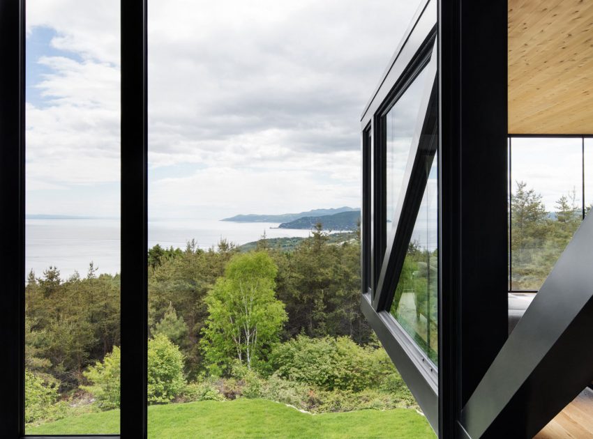 A Simple and Elegant House with Spectacular 360 Degree Views in Charlevoix by ACDF Architecture (8)