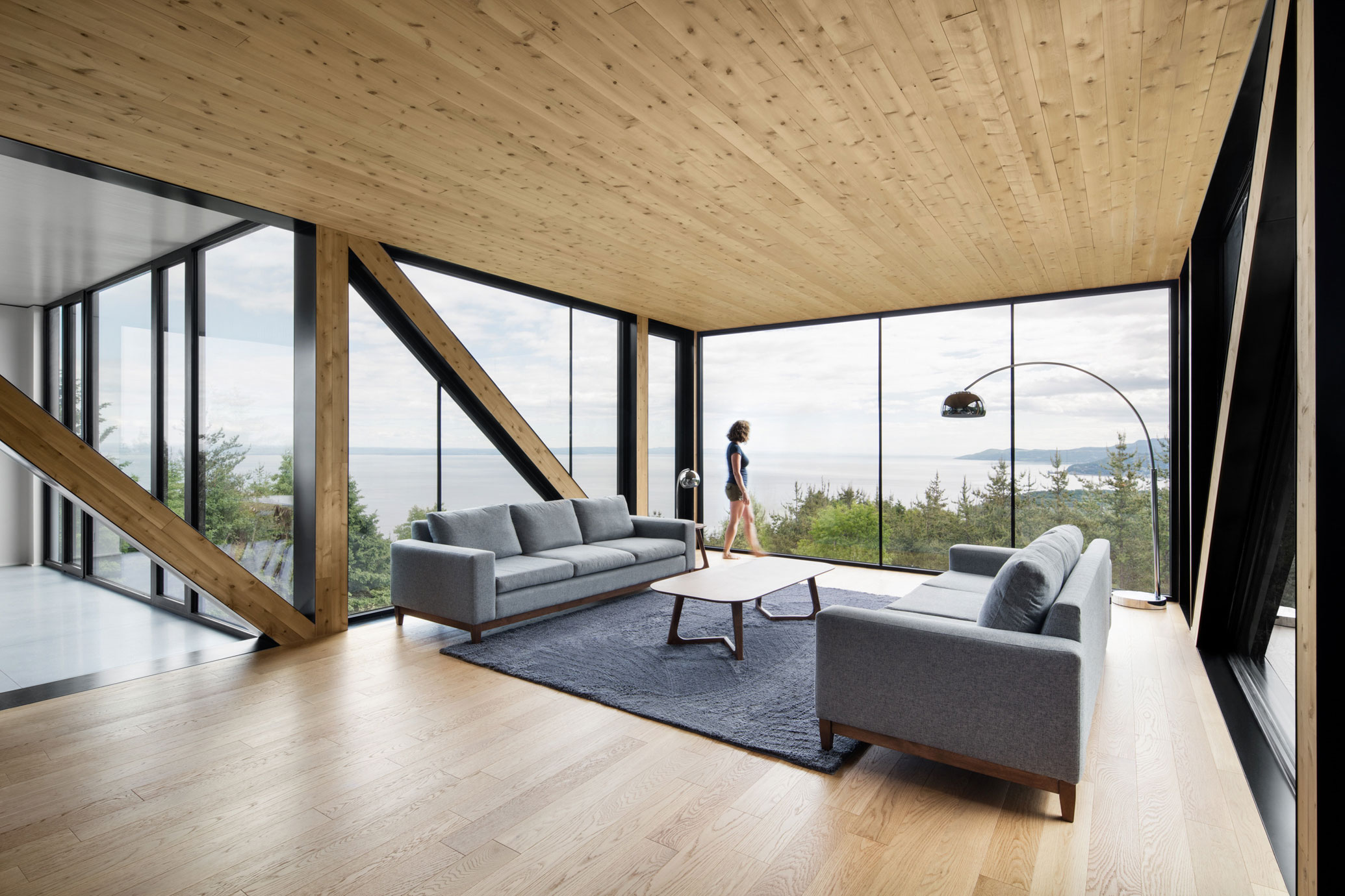 A Simple and Elegant House with Spectacular 360 Degree Views in Charlevoix by ACDF Architecture (9)