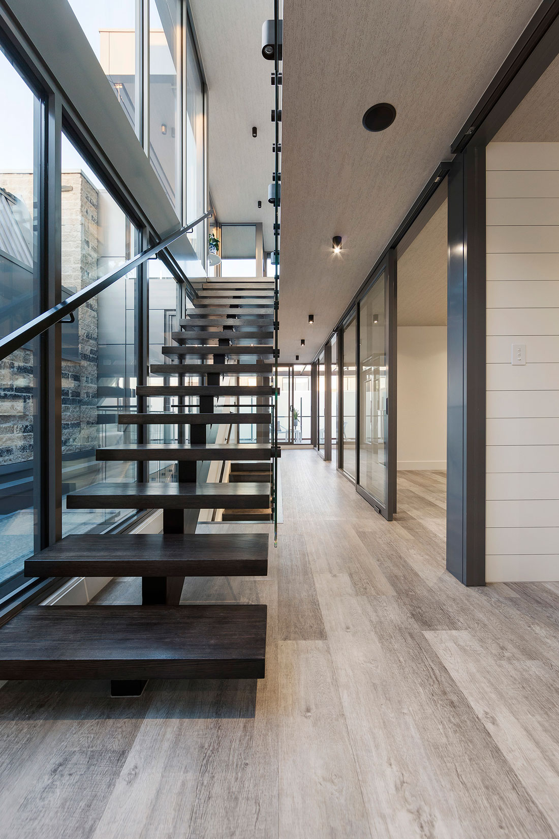 A Sleek Contemporary Home Offers Elegance, Lots of Light and Spectacular Views in Prahran, Australia by LSA Architects (13)